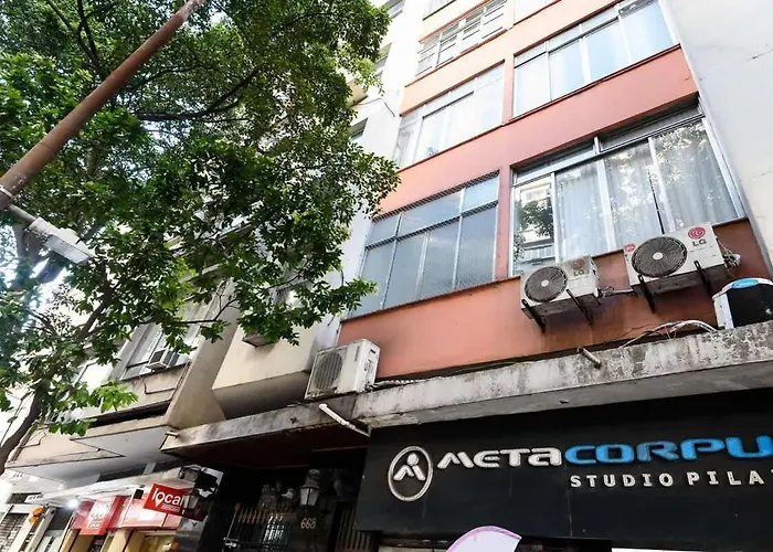 Quarto e sala perto da praia de Copacabana e metrô Rio de Janeiro